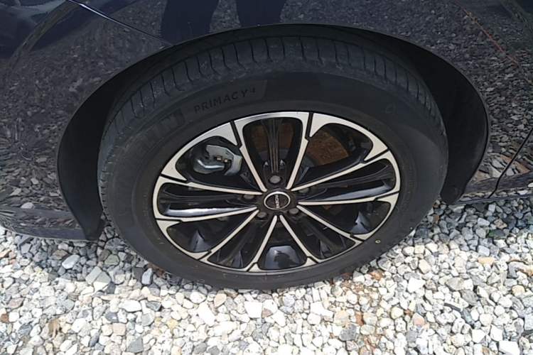 Used Roewe iMAX8 2022 400TGI Ultimate Edition Exterior 4