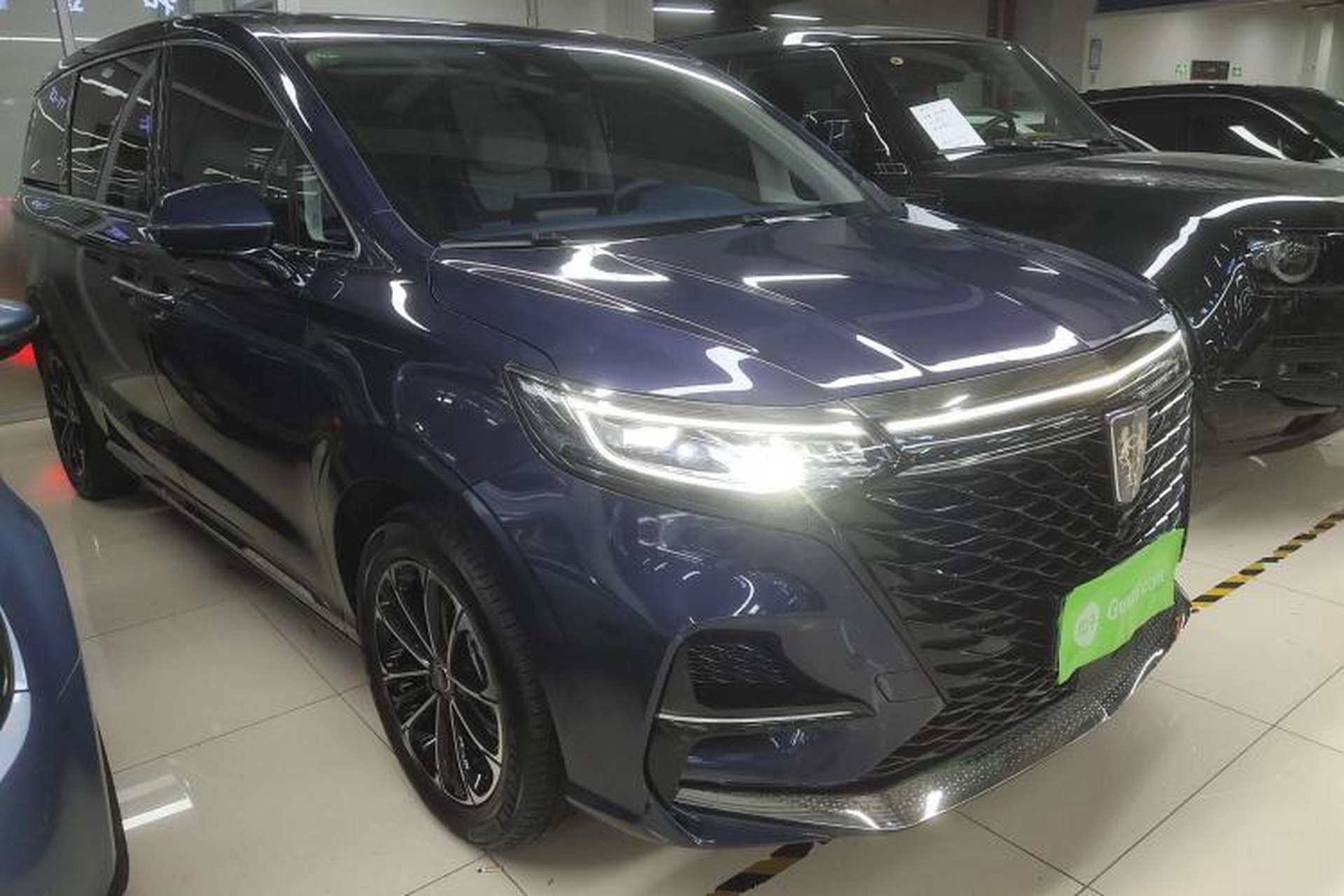 Used Roewe iMAX8 2022 400TGI Prestige Edition Front Right 45 Deg