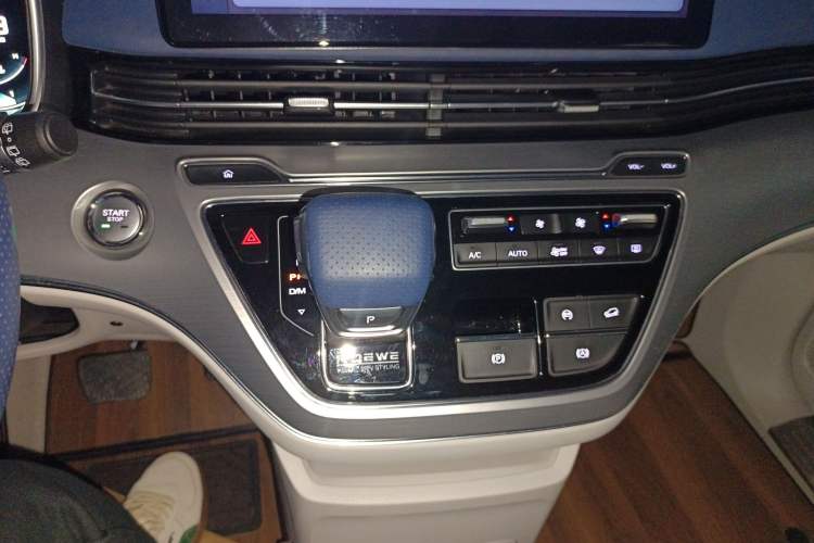 Used Roewe iMAX8 2022 400TGI Celebration Edition Gear Lever