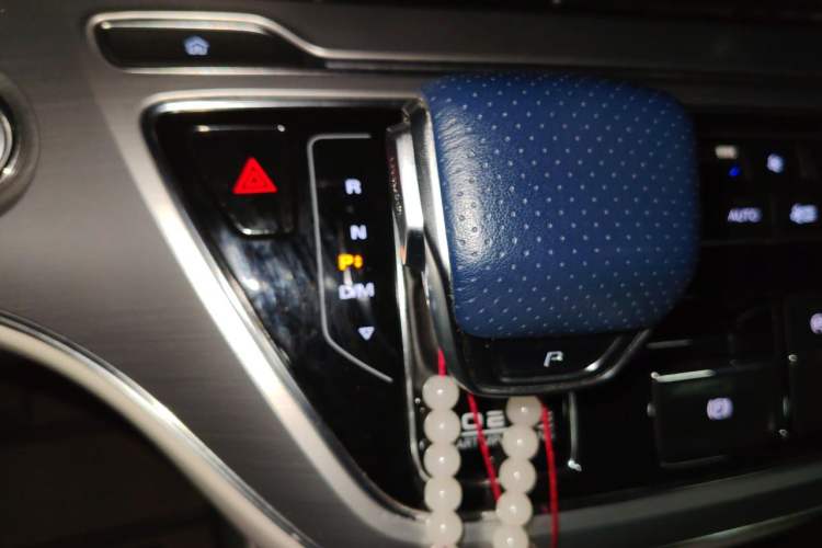 Used Roewe iMAX8 2022 400TGI Celebration Edition Gear Lever