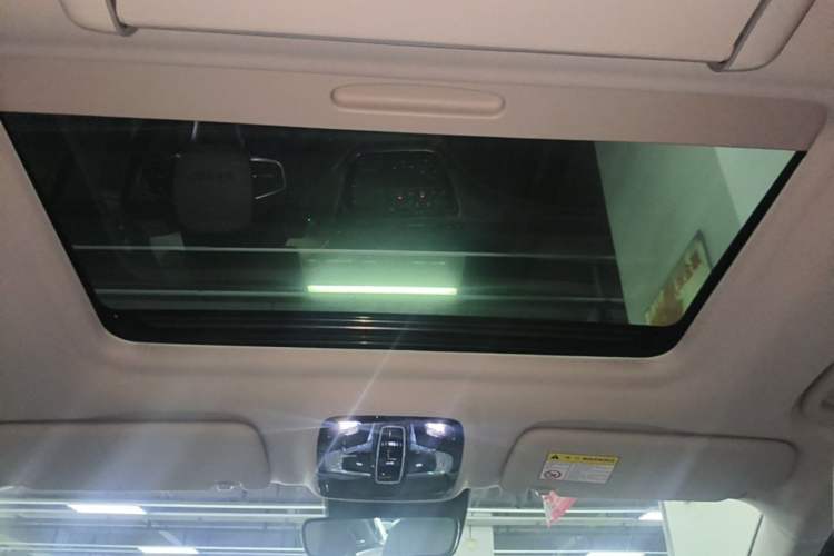 Used Roewe iMAX8 2022 400TGI Prestige Edition Headliner