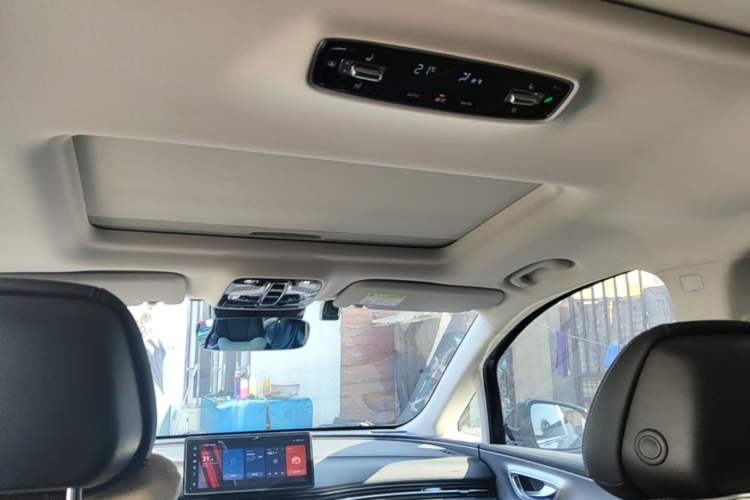 Used Roewe iMAX8 2022 400TGI Prestige Edition Headliner