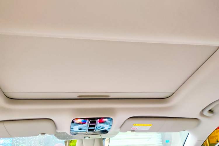 Used Roewe iMAX8 2022 400TGI Celebration Edition Headliner