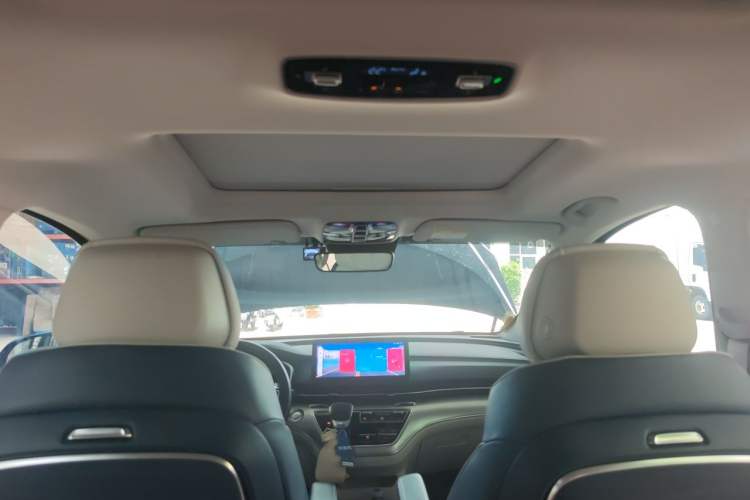 Used Roewe iMAX8 2022 400TGI Prestige Edition Headliner
