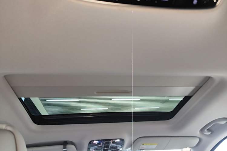 Used Roewe iMAX8 2022 400TGI Prestige Edition Headliner