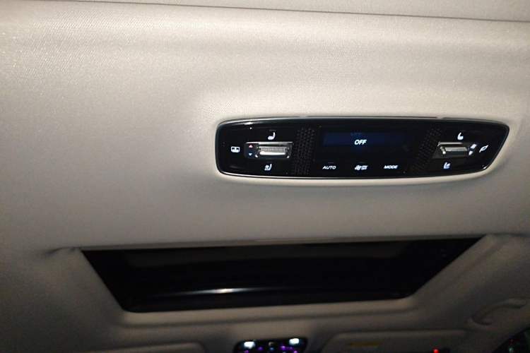 Used Roewe iMAX8 2022 400TGI Prestige Edition Headliner