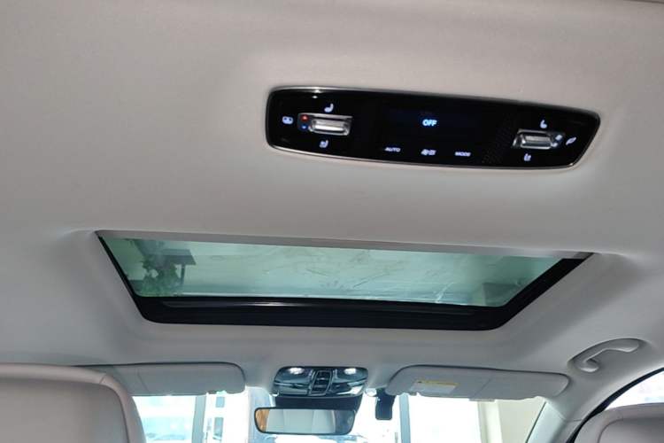 Used Roewe iMAX8 2022 400TGI Prestige Edition Headliner