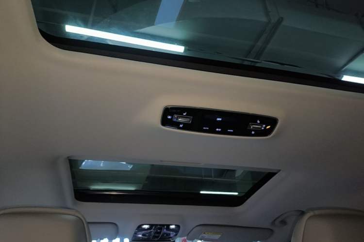 Used Roewe iMAX8 2022 400TGI Prestige Edition Headliner