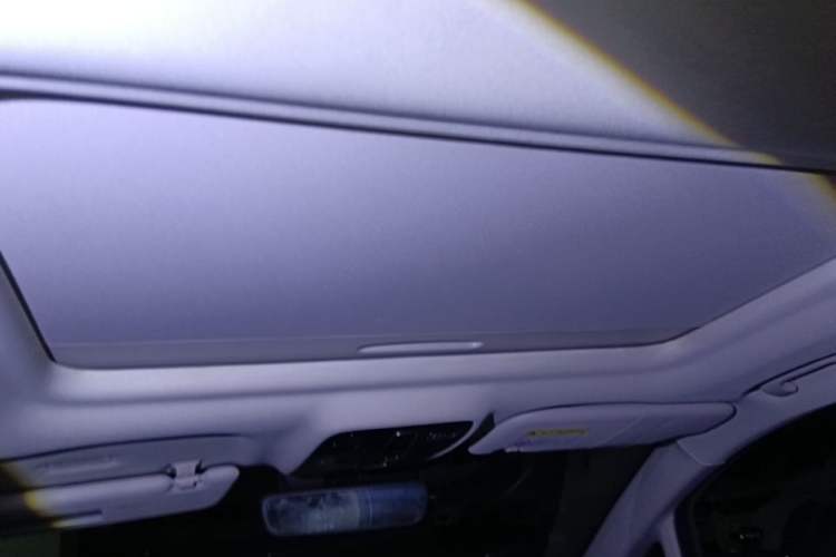 Used Roewe iMAX8 2022 400TGI Prestige Edition Headliner
