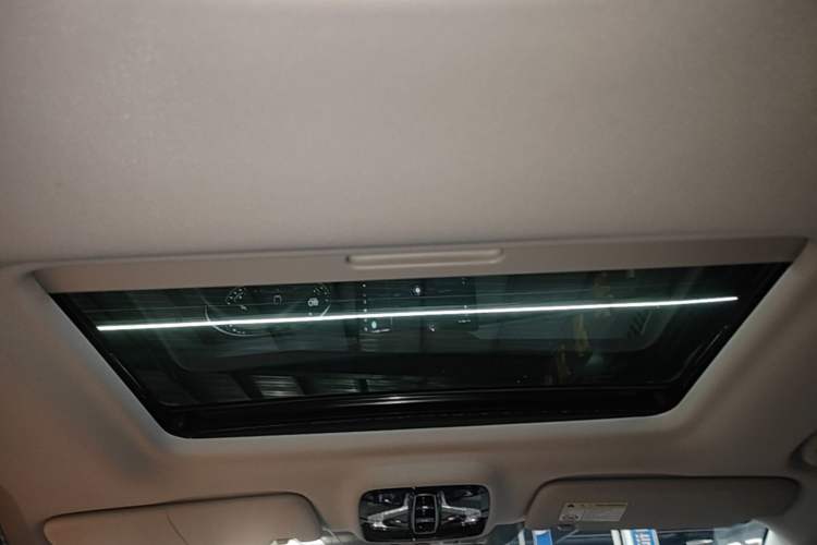 Used Roewe iMAX8 2022 400TGI Celebration Edition Headliner