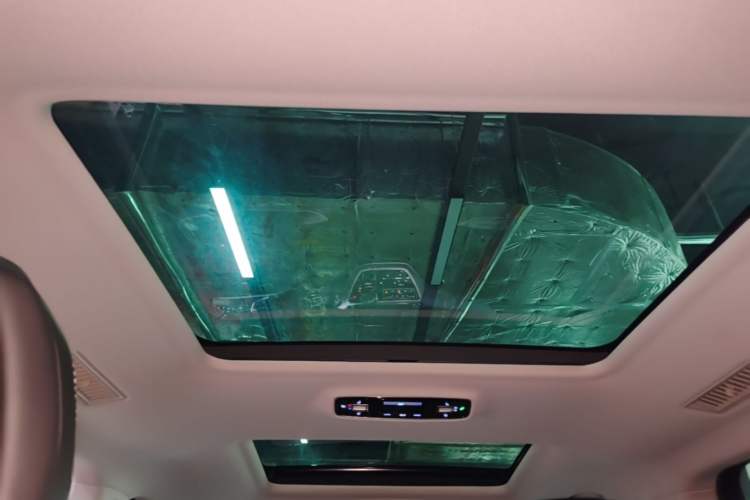 Used Roewe iMAX8 2022 400TGI Celebration Edition Headliner