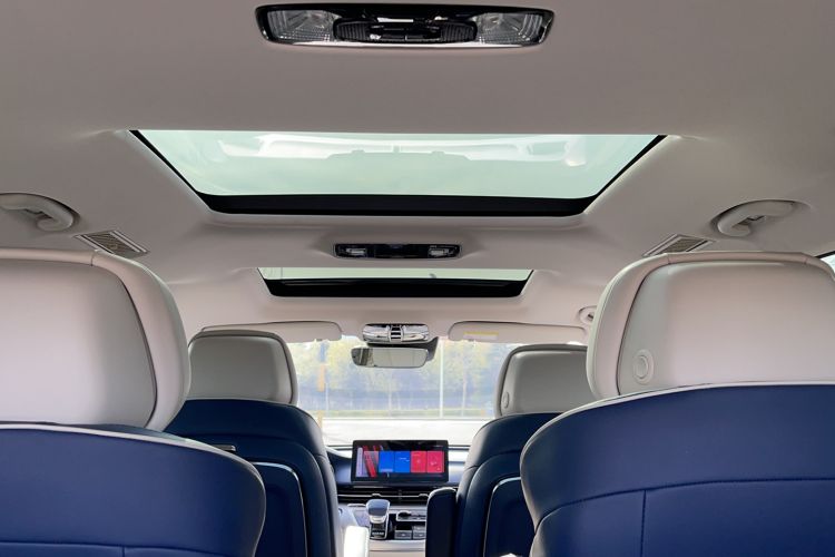 Used Roewe iMAX8 2022 400TGI Prestige Edition Headliner