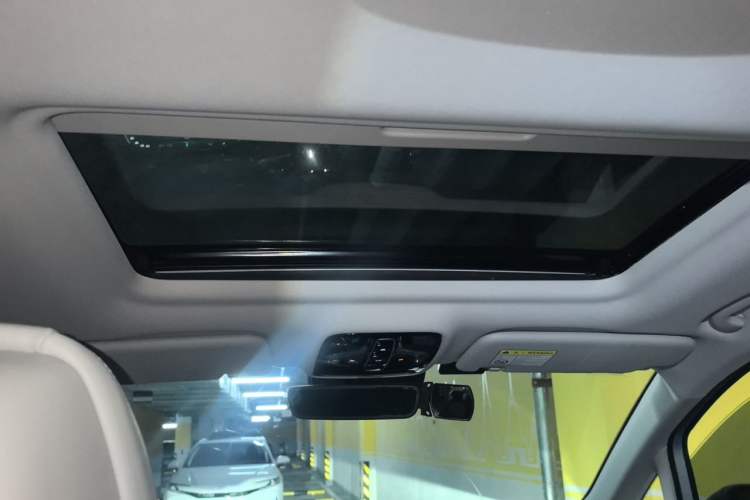 Used Roewe iMAX8 2022 400TGI Prestige Edition Headliner