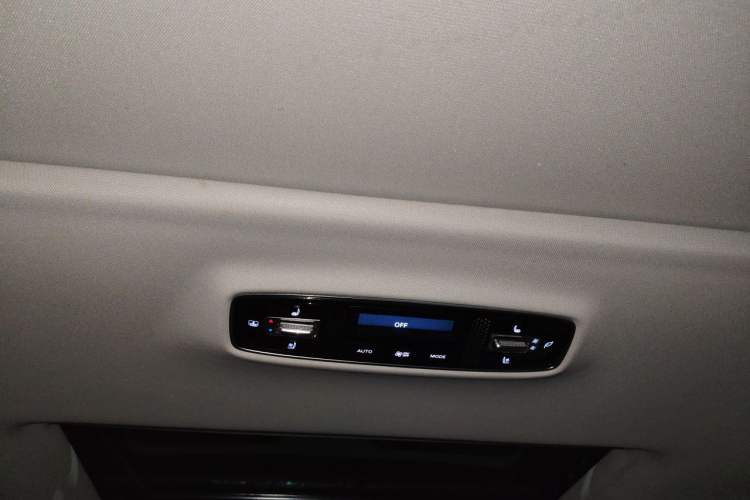 Used Roewe iMAX8 2022 400TGI Celebration Edition Headliner
