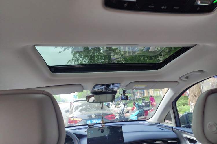 Used Roewe iMAX8 2022 400TGI Prestige Edition Headliner