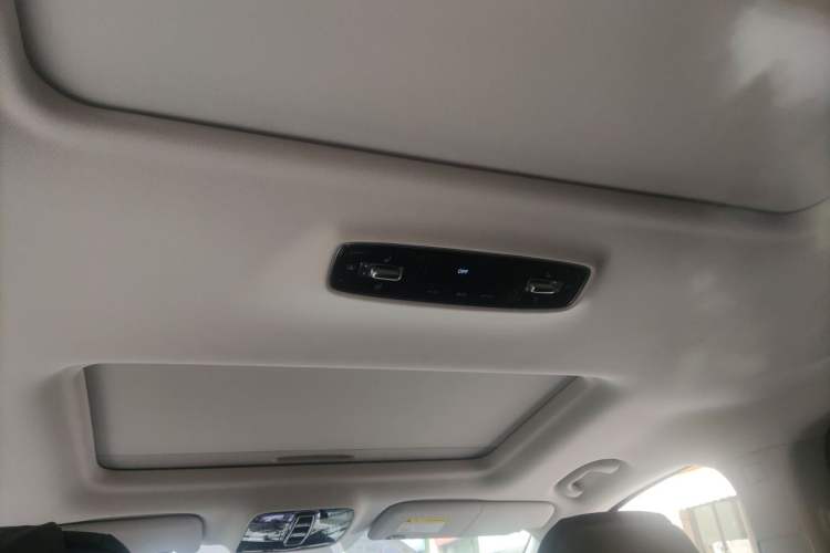 Used Roewe iMAX8 2022 400TGI Celebration Edition Headliner