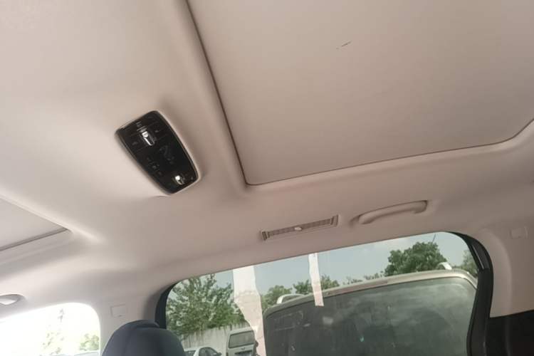 Used Roewe iMAX8 2022 400TGI Prestige Edition Headliner