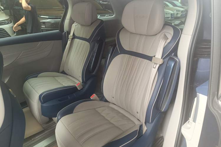 Used Roewe iMAX8 2022 400TGI Prestige Edition Interior 1