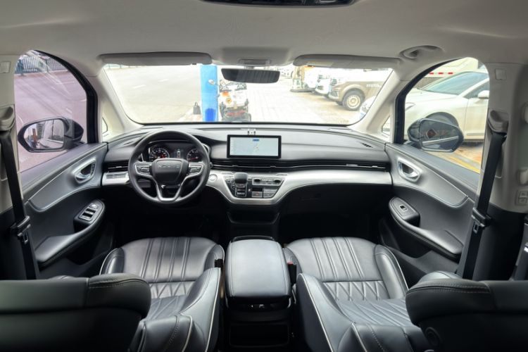 Used Roewe iMAX8 2022 Model 400TGI Exclusive Version for Key Accounts Interior 1