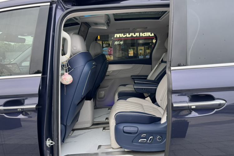 Used Roewe iMAX8 2022 400TGI Prestige Edition Interior 2