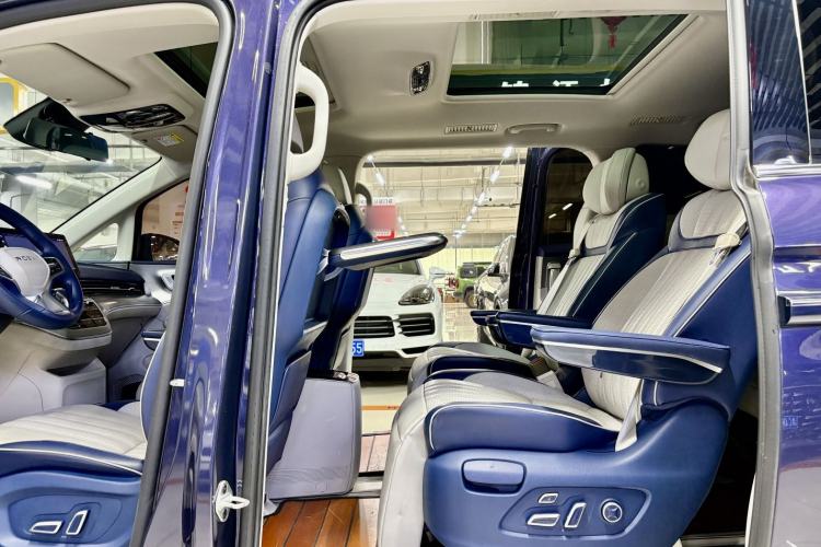 Used Roewe iMAX8 2022 400TGI Prestige Edition Interior 2