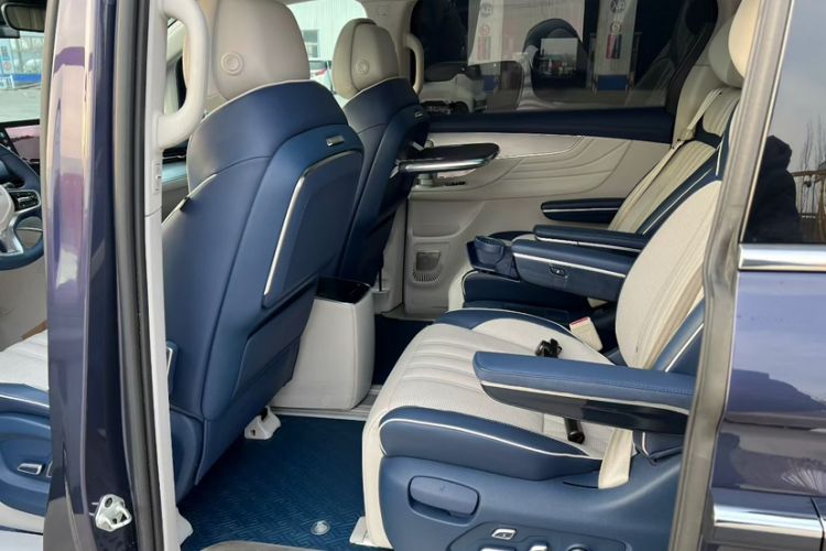Used Roewe iMAX8 2022 400TGI Prestige Edition Interior 2