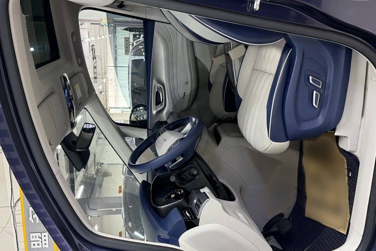 Used Roewe iMAX8 2022 400TGI Prestige Edition Interior 2
