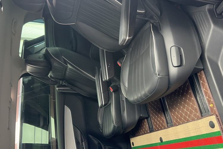 Used Roewe iMAX8 2022 Model 400TGI Exclusive Version for Key Accounts Interior 2