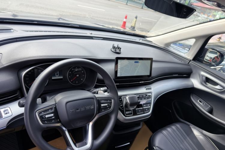 Used Roewe iMAX8 2022 Model 400TGI Exclusive Version for Key Accounts Interior 2