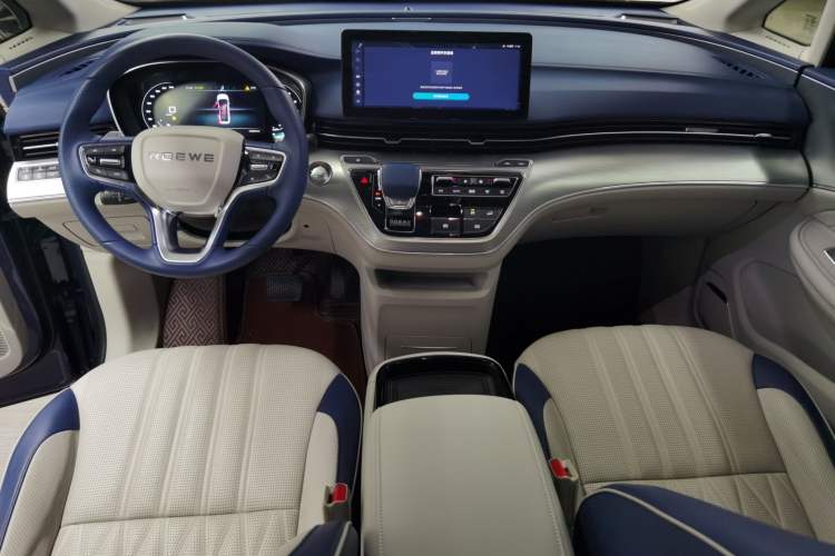 Used Roewe iMAX8 2022 400TGI Celebration Edition Interior 3
