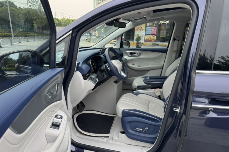 Used Roewe iMAX8 2022 400TGI Prestige Edition Interior 3