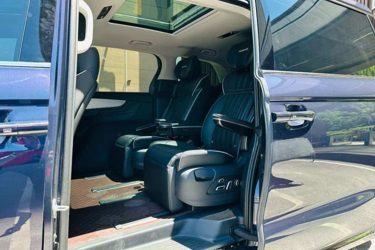 Used Roewe iMAX8 2022 400TGI Celebration Edition Interior 3