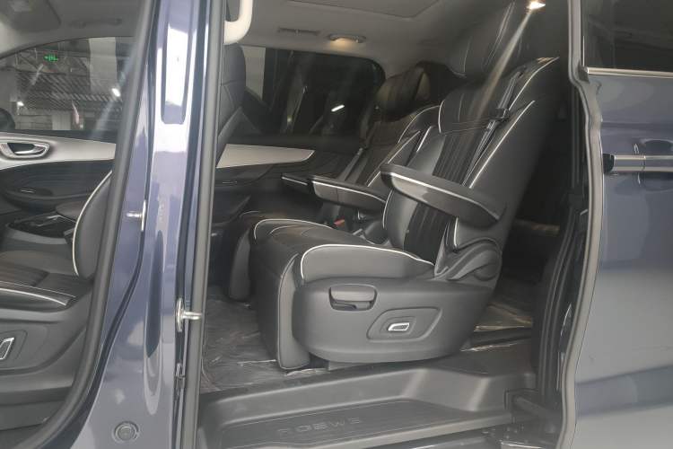 Used Roewe iMAX8 2022 400TGI Flagship Edition Interior 3