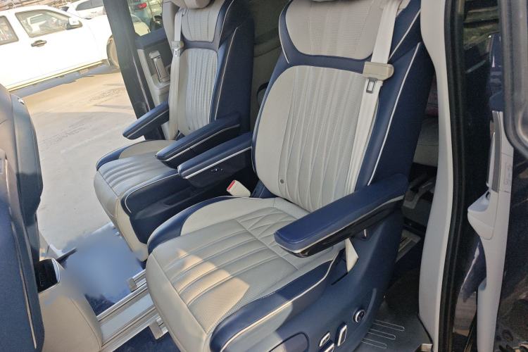 Used Roewe iMAX8 2022 400TGI Prestige Edition Interior 4