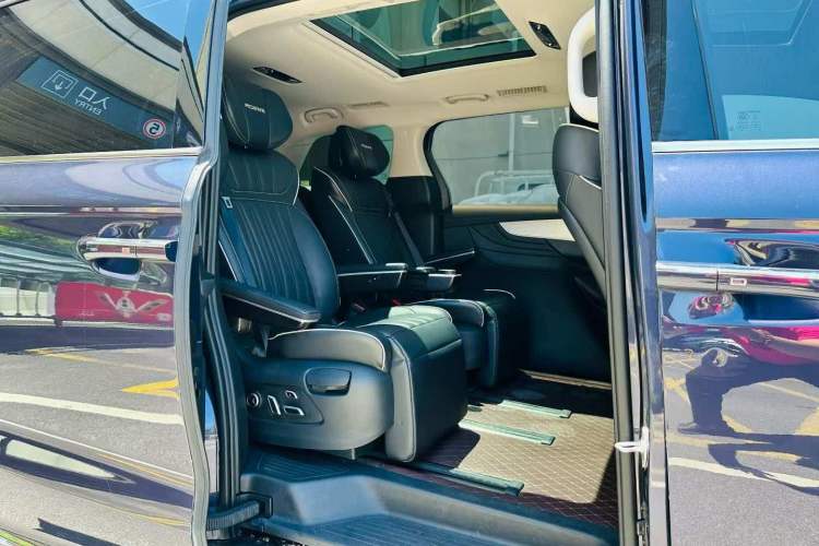 Used Roewe iMAX8 2022 400TGI Celebration Edition Interior 4