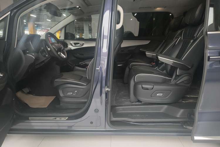 Used Roewe iMAX8 2022 400TGI Flagship Edition Interior 4