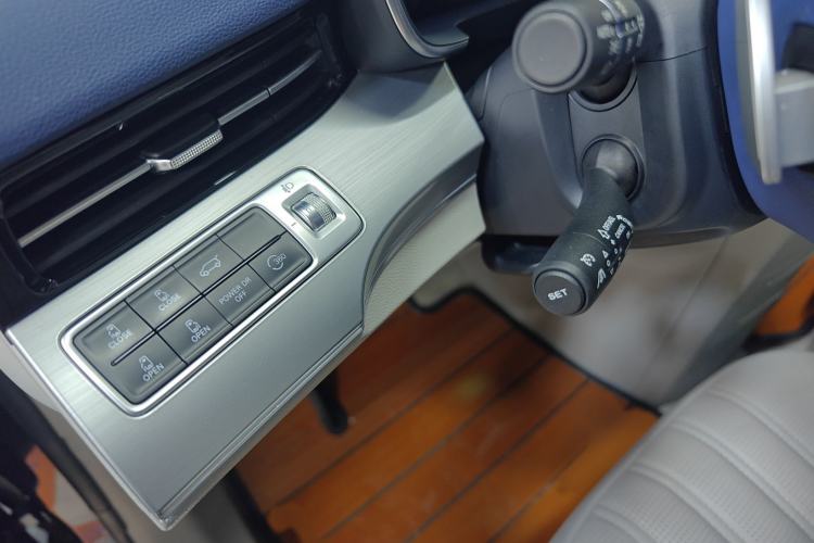 Used Roewe iMAX8 2022 400TGI Prestige Edition Interior 5