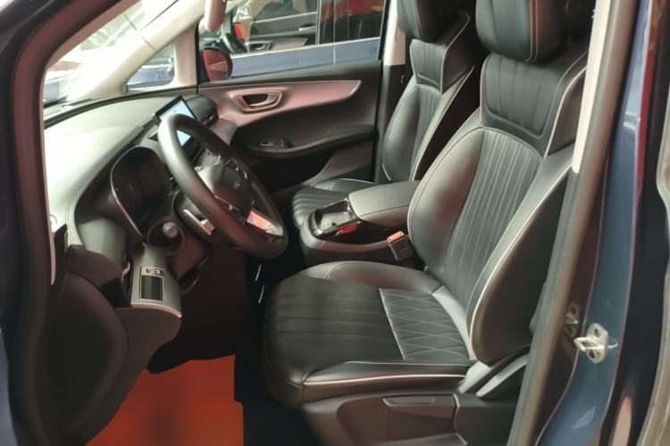 Used Roewe iMAX8 2022 Model 400TGI Exclusive Version for Key Accounts Left Front Seat