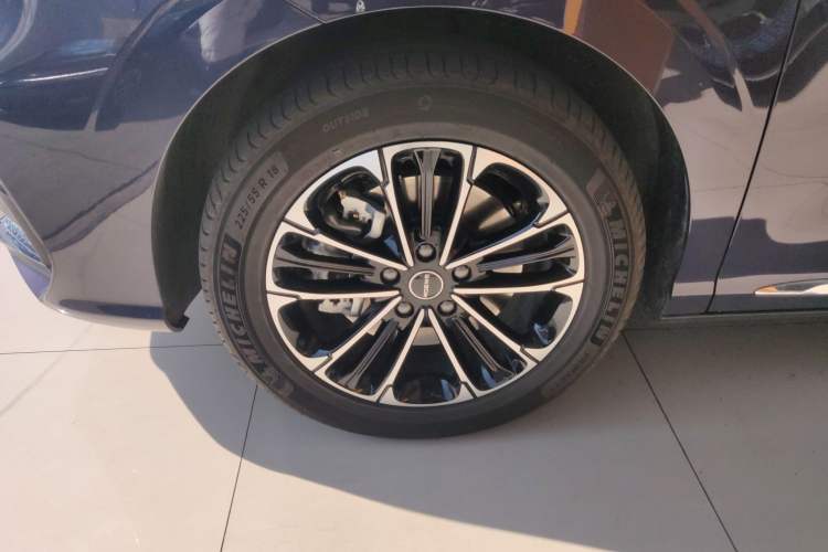 Used Roewe iMAX8 2022 400TGI Prestige Edition Left Front Wheel Hub