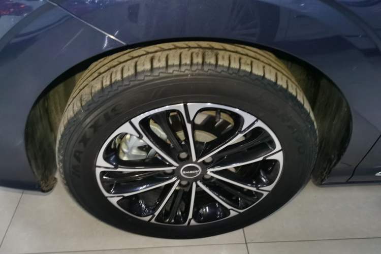 Used Roewe iMAX8 2022 Model 400TGI Exclusive Version for Key Accounts Left Front Wheel Hub