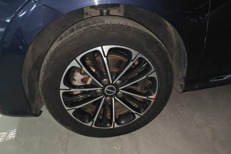 Used Roewe iMAX8 2022 Model 400TGI Exclusive Version for Key Accounts Left Front Wheel Hub