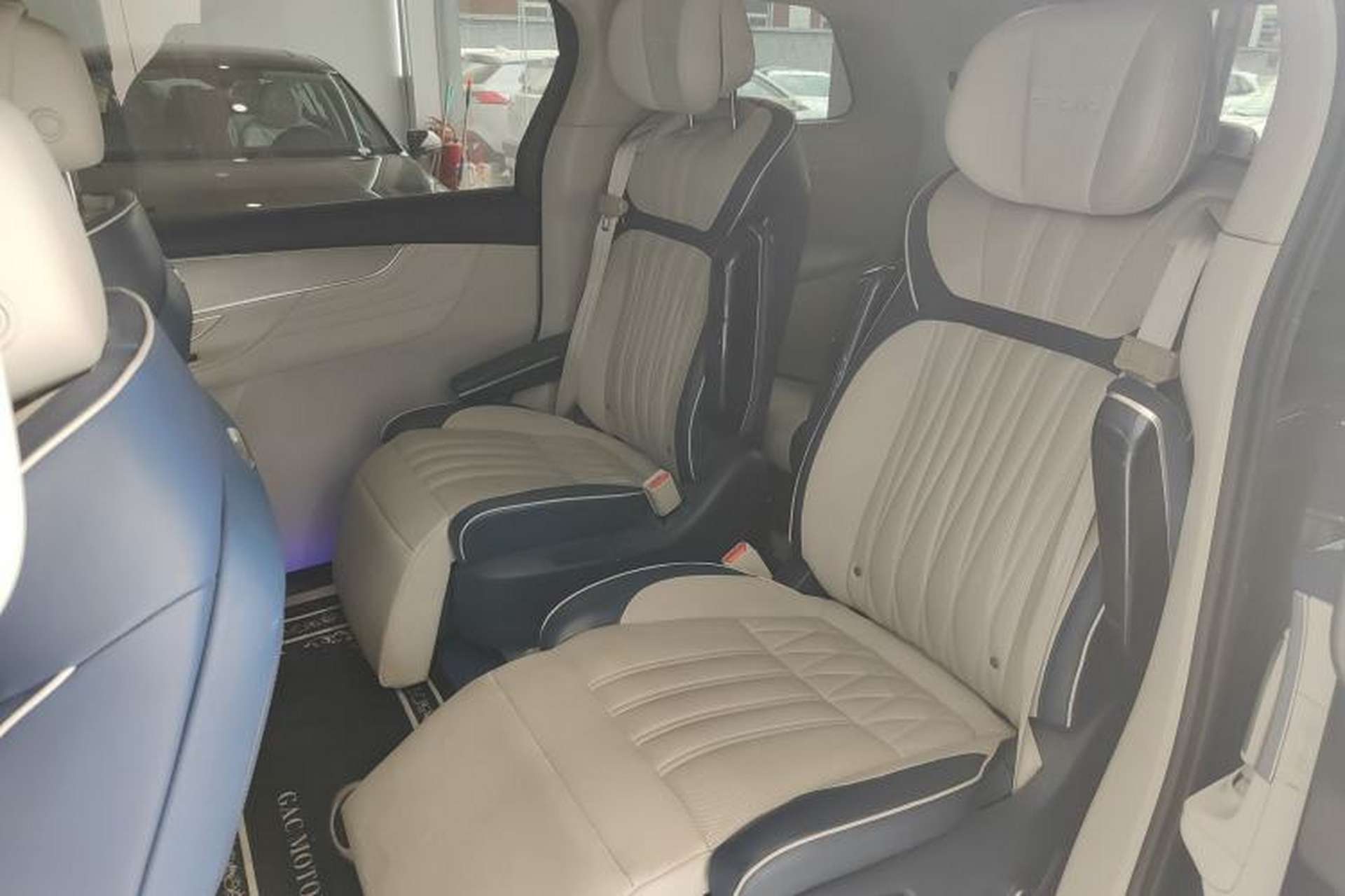 Used Roewe iMAX8 2022 400TGI Prestige Edition Left Rear Seat