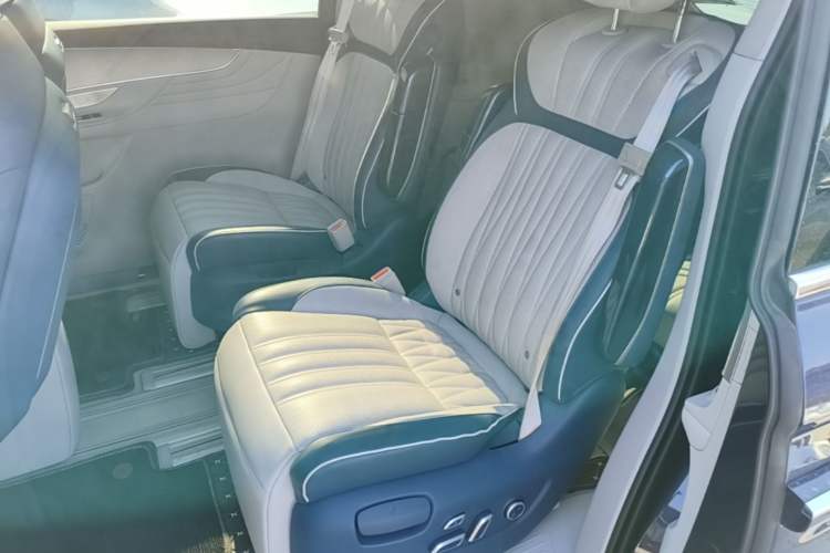 Used Roewe iMAX8 2022 400TGI Prestige Edition Left Rear Seat