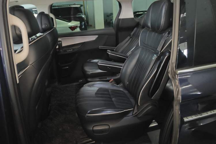Used Roewe iMAX8 2022 Model 400TGI Exclusive Version for Key Accounts Left Rear Seat