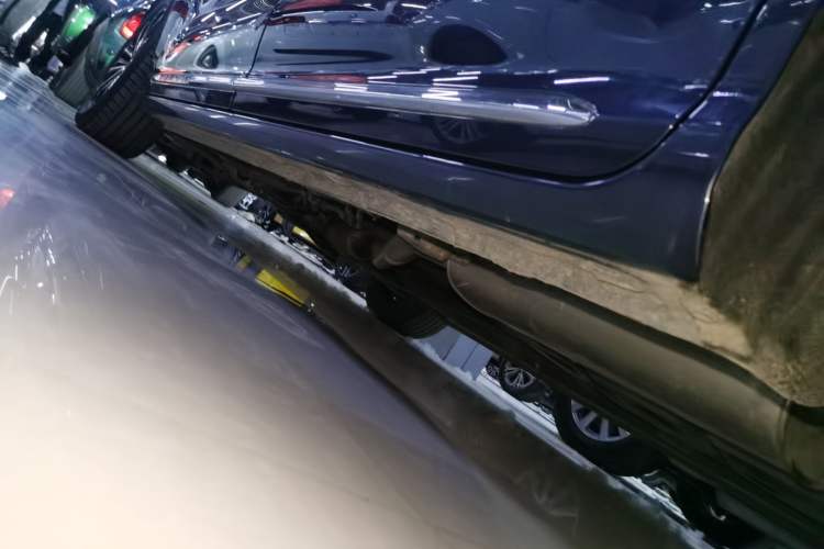 Used Roewe iMAX8 2022 Model 400TGI Exclusive Version for Key Accounts Left Side Sill