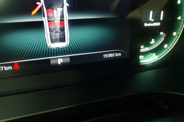 Used Roewe iMAX8 2022 400TGI Celebration Edition Odometer Close Up