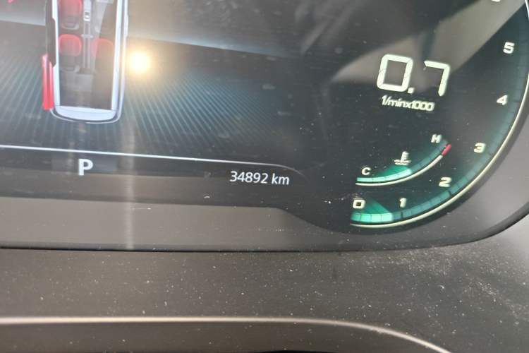 Used Roewe iMAX8 2022 400TGI Celebration Edition Odometer Close Up