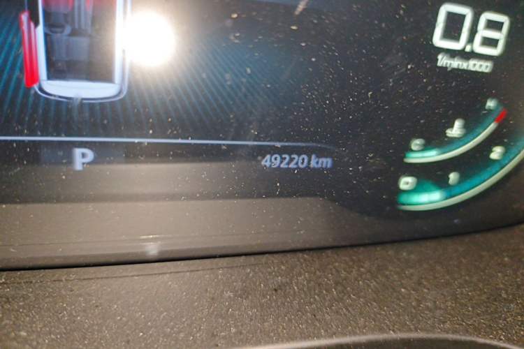 Used Roewe iMAX8 2022 400TGI Prestige Edition Odometer Close Up