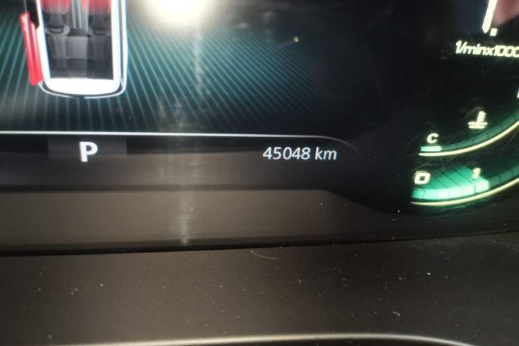 Used Roewe iMAX8 2022 400TGI Prestige Edition Odometer Close Up