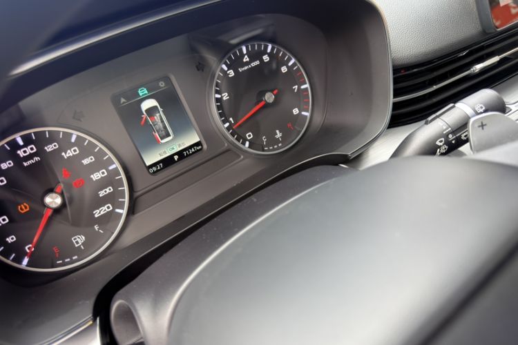 Used Roewe iMAX8 2022 Model 400TGI Exclusive Version for Key Accounts Odometer Close Up